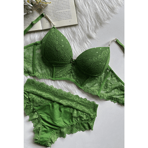 SET IN TULLY POA AND LACE WITH PEARLS AND RHINESTONES ON THE STRAP